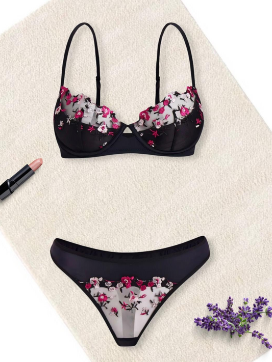 Amaranta – Coordinato lingerie nero con ricami fucsia e bianchi